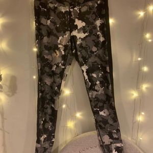 joy lab black & white camo leggings L